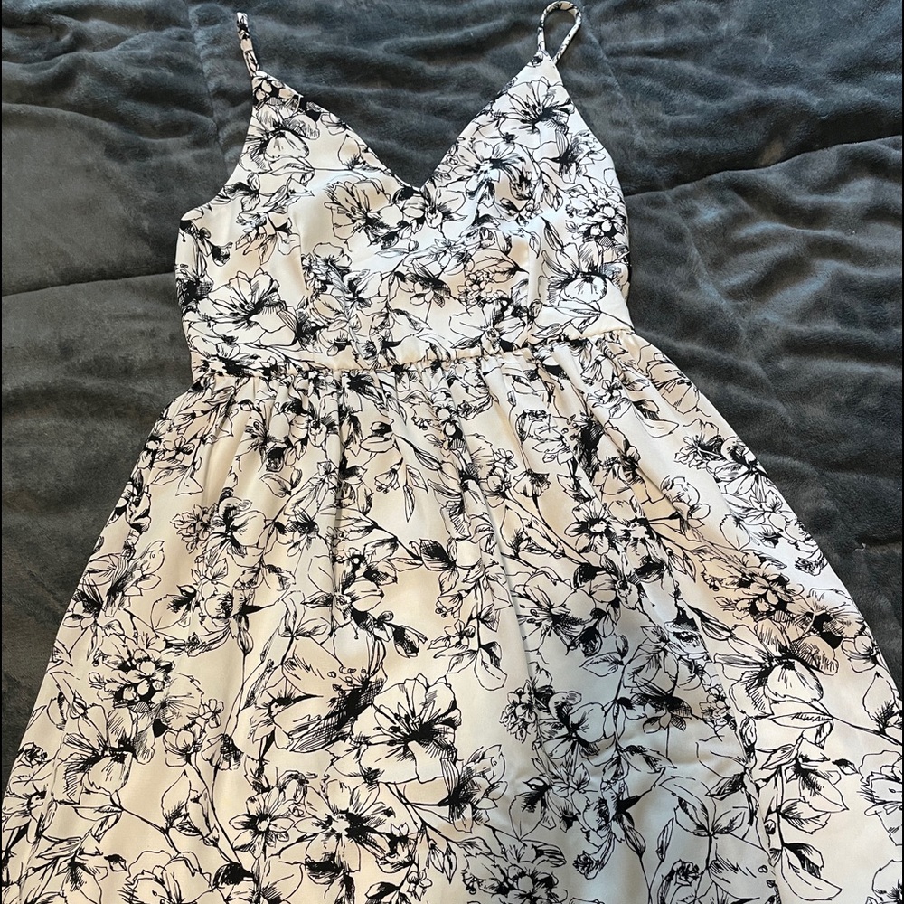 The ldrs Short black and white size small